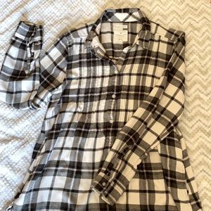 American eagle long shirt. Size medium.
